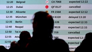 Flugausfälle, Stornos, geschlossene Flughäfen – die Folgen des Angriffs auf den Iran bekommen ...