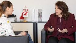 ÖGB-Vorsitzende Sonja Föger-Kalchschmied im Gespräch mit Redakteurin Nadine Isser (li.)