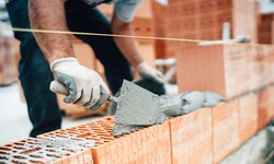 Vor dem Innsbrucker Landesgericht wurde das blutige Duell auf der Baustelle verhandelt.