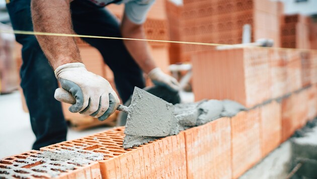 Vor dem Innsbrucker Landesgericht wurde das blutige Duell auf der Baustelle verhandelt.