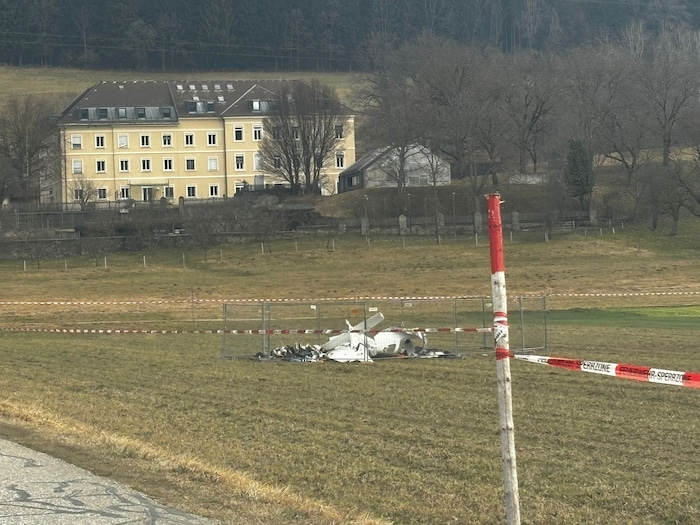 Nach dem tragischen Flugzeugabsturz herrscht große Trauer.