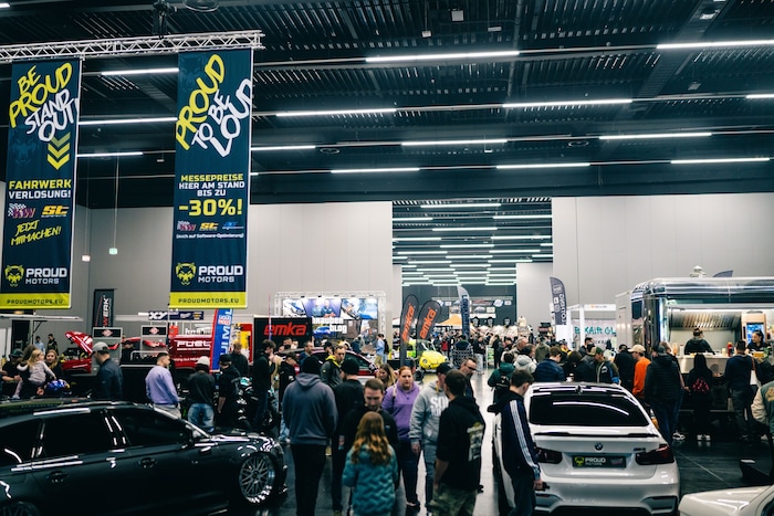 Die „Customized“-Messe zieht jedes Jahr Tausende Besucher an. Liebhaber PS-starker Autos kommen ...