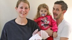Corina M. (32) mit Baby Alina, Tochter Pia (2) und Partner Klaus (39).