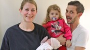 Corina M. (32) mit Baby Alina, Tochter Pia (2) und Partner Klaus (39).