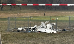Das Wrack – Nach dem tragischen Flugzeugabsturz herrscht große Trauer um das Todesopfer.