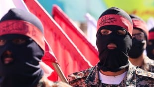 Die iranischen Revolutionsgarden (Bild) sollen die Hisbollah-Miliz im Libanon befehligen.