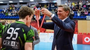 GEPA ÖVV-Präsident Gernot Leitner war bei Ehrungen und im Eklat gefragt.