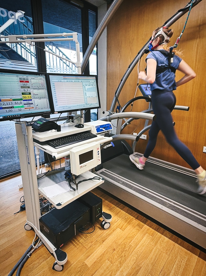 Permanent wird die Geschwindigkeit des Laufbandes erhöht – bis nichts mehr geht.