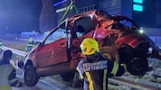 Der Wagen des Ungarn (47), der bei einem fatalen Wendemanöver auf der B 3 bei Luftenberg sein ...