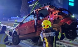 Der Wagen des Ungarn wurde beim Unfall auf der B3 völlig demoliert