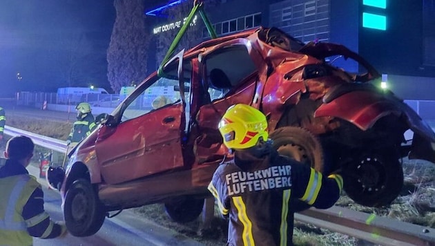 Der Wagen des Ungarn wurde beim Unfall auf der B3 völlig demoliert