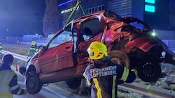 Der Wagen des Ungarn wurde beim Unfall auf der B3 völlig demoliert