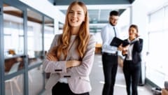 Bei der Gleichstellung von Männern und Frauen sehen viele Befragte in Österreich noch Hürden – ...