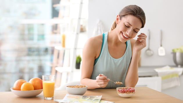 Wer Gewicht verlieren will, muss regelmäßig essen.