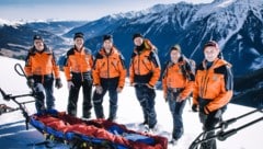Aktive Mitglieder der Bergrettung Krimml (Sbg.) nahmen die „Bergkrone“ mit.