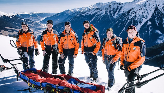 Aktive Mitglieder der Bergrettung Krimml (Sbg.) nahmen die „Bergkrone“ mit.