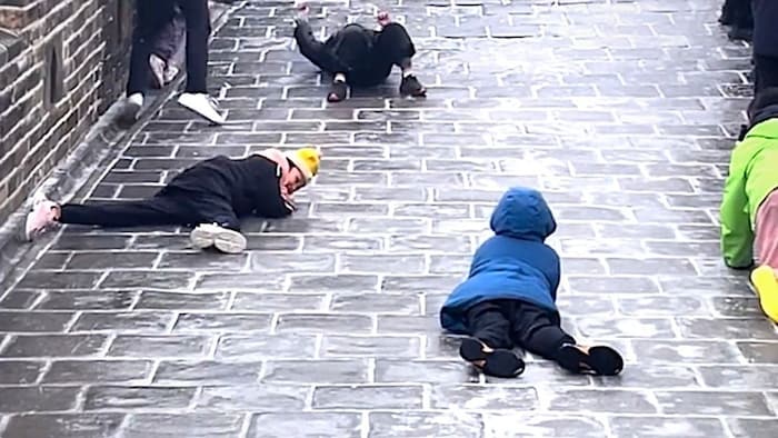 Schwer zu erklimmen: Die Chinesische Mauer bei Glatteis