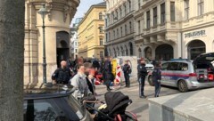 Einsatzkräfte am Ort des Geschehens am Schubertring