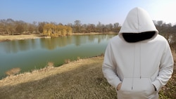 An einem idyllischen Teich in Angern an der March wollte der erwachsene 24-Jährige ein Mädchen ...