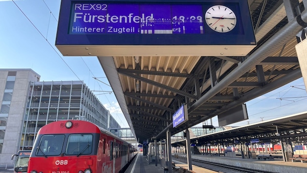 System error: Passengers traveling from Vienna to Fürstenfeld were stranded in Wiener Neustadt, ...