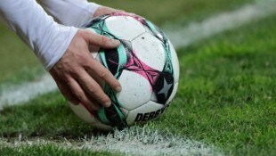 Aus der 2. Liga gaben 14 der 16 Vereine die Unterlagen innerhalb der bis Montag laufenden Frist ...