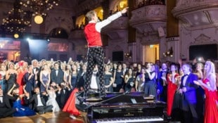 Simon Stadler steigt bei Auftritten auch aufs Piano.