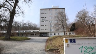 Mittlerweile ist das Ukraine-Ankunftszentrum in der Schloßberggasse 8 in Hietzing wieder ...