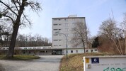 Mittlerweile ist das Ukraine-Ankunftszentrum in der Schloßberggasse 8 in Hietzing wieder ...