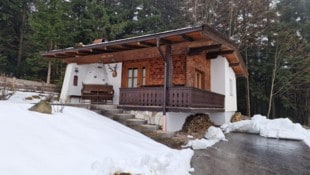 Das Häuschen oberhalb von Wörgl ist der Stein des Anstoßes.