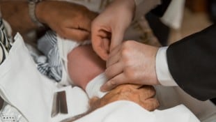Im Judentum werden Buben in der Regel schon kurz nach der Geburt beschnitten. (Symbolbild)