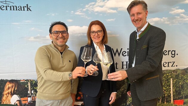 Wein-Steiermark-Obmann Stefan Potzinger, Agrarlandesrätin Simone Schmiedtbauer und Weinbauchef ...