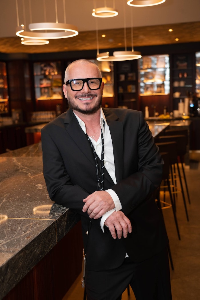 Style- und Mode-Experte Wolfgang Reichl analysierte für die „Krone“ den neuen Look von Victoria ...