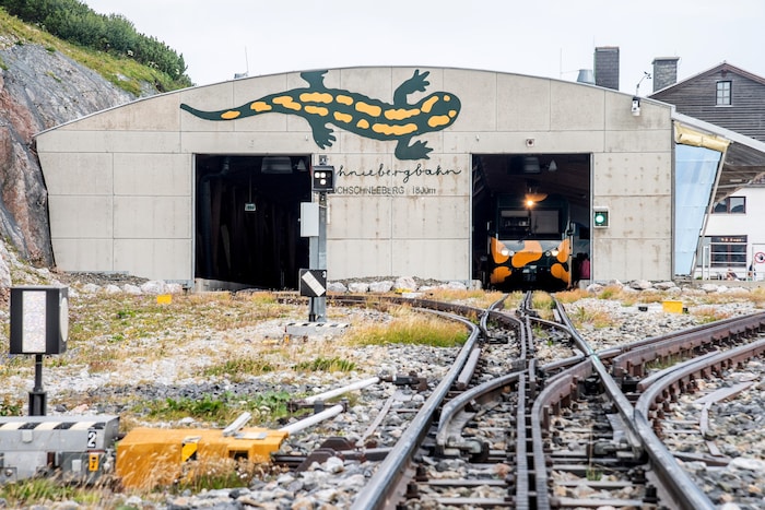 Auf 1800 Metern Seehöhe liegt sowohl das Berghaus, als auch die Endstation des beliebten ...