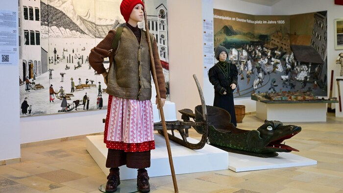 In der Ausstellung zeigen großformatige Bilder (Dioramen), was sich beim Salzhandel abgespielt ...