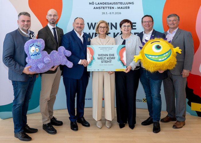 Bürgermeister Lukas Michlmayr, wissenschaftlicher Leiter Armin Laussegger, Christian Korbel, ...