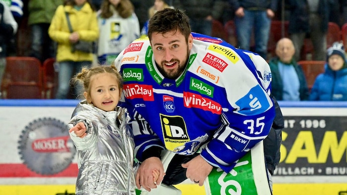 Familienmensch Joa Cannata mit Töchterchen Olive, die bei einem jeden Heimspiel dabei ist.