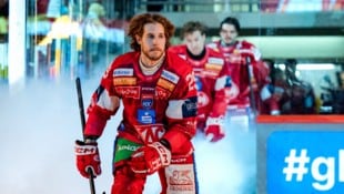 GEPA Mario Kempe musste beim Match gegen Wien verletzt vom Eis.
