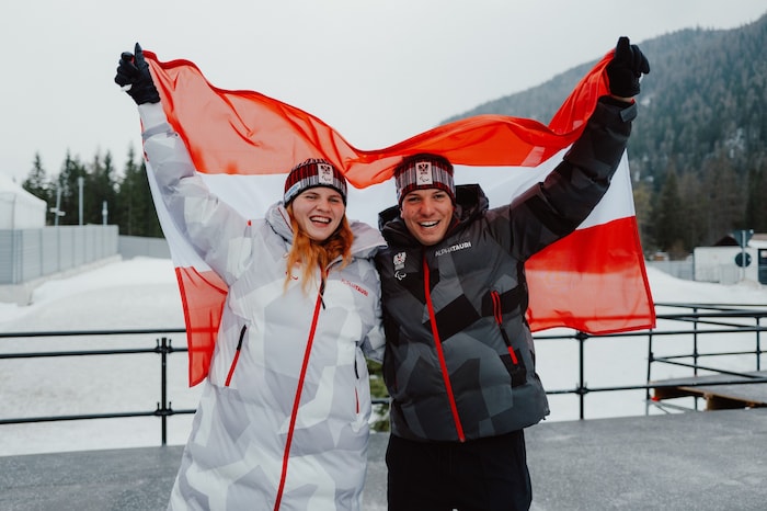 Veronika Aigner und Markus Salcher werden bei der Eröffnungsfeier der Paralympics Österreichs ...