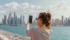 Bei Influencern bestimmt eine aufgehübschte Fassade oft den Alltag – doch gehen manche im Zuge ...