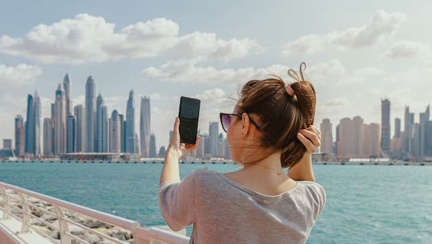 Bei Influencern bestimmt eine aufgehübschte Fassade oft den Alltag – doch gehen manche im Zuge ...