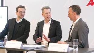 Studienautor Andreas Niederl mit Vorarlbergs AK-Präsident Bernhard Heinzle und ...