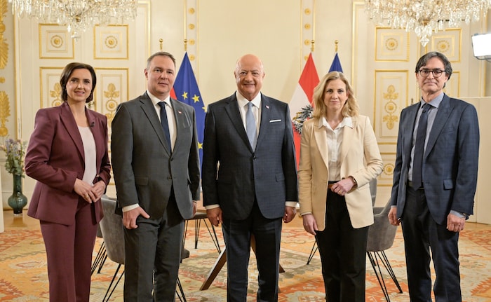 Die Regierungsparteien blickten im Interview mit Klaus Webhofer und Susanne Schnabl auf das ...