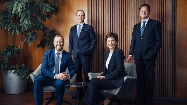 Der neue Vorstand der Hypo Tirol Bank: Andreas Stadler, Markus Hildmann, Claudia Höller mit ...
