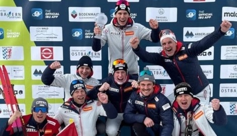 Jubel um Thomas Marchl (hi.).