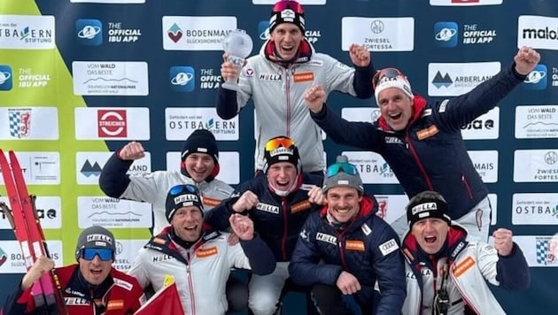 Jubel um Thomas Marchl (hi.).