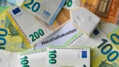 Wie sehr uns die hohe Teuerung der vergangenen Jahre in Euro kostet, ist nun amtlich. 