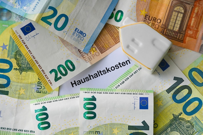 Wie sehr uns die hohe Teuerung der vergangenen Jahre in Euro kostet, ist nun amtlich.