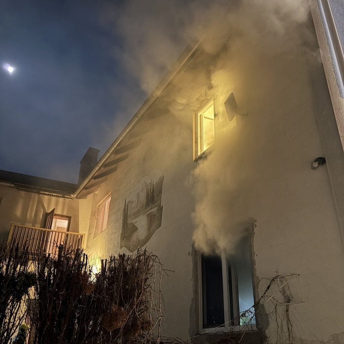 Die Brandursache ist bislang unbekannt.