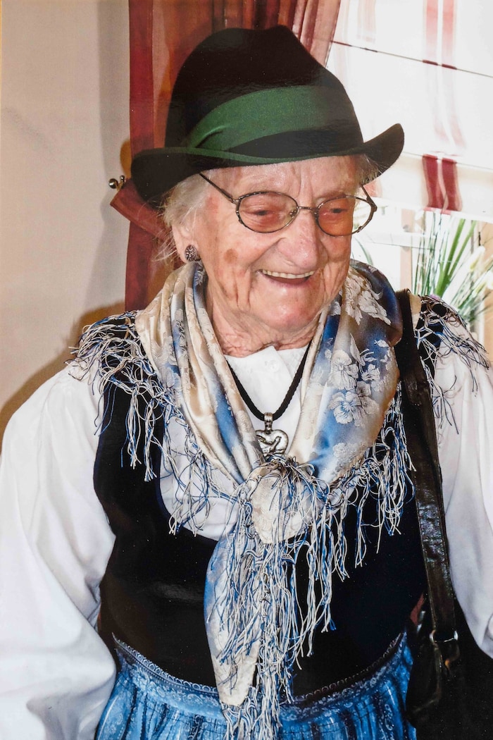 Fesch herausgeputzt: ein Foto von der Feier annlässlich des 100. Geburtstages von Maria ...