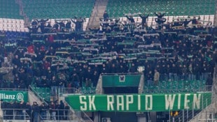 Auch beim Zweitligaspiel zwischen SK Rapid II und dem SV Austria Salzburg war die Tribüne gut ...